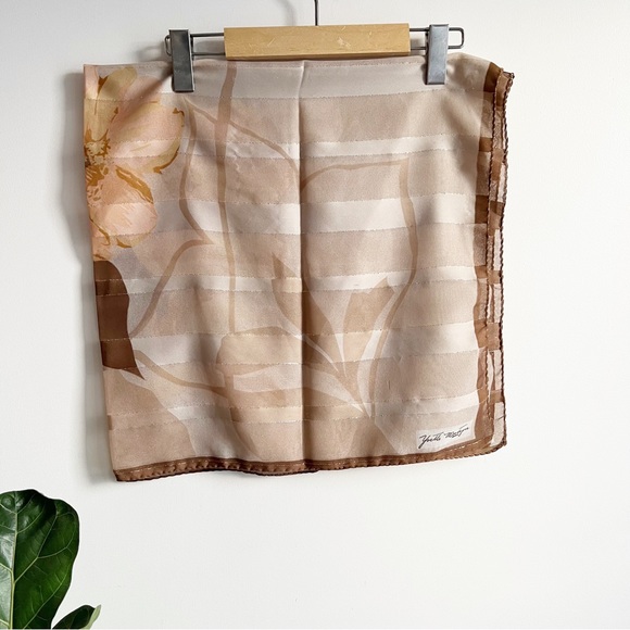 Vintage Yvette Montagne Paris Scarf Floral Print Metallic Threads 34’’ X 34’’ - Picture 3 of 10